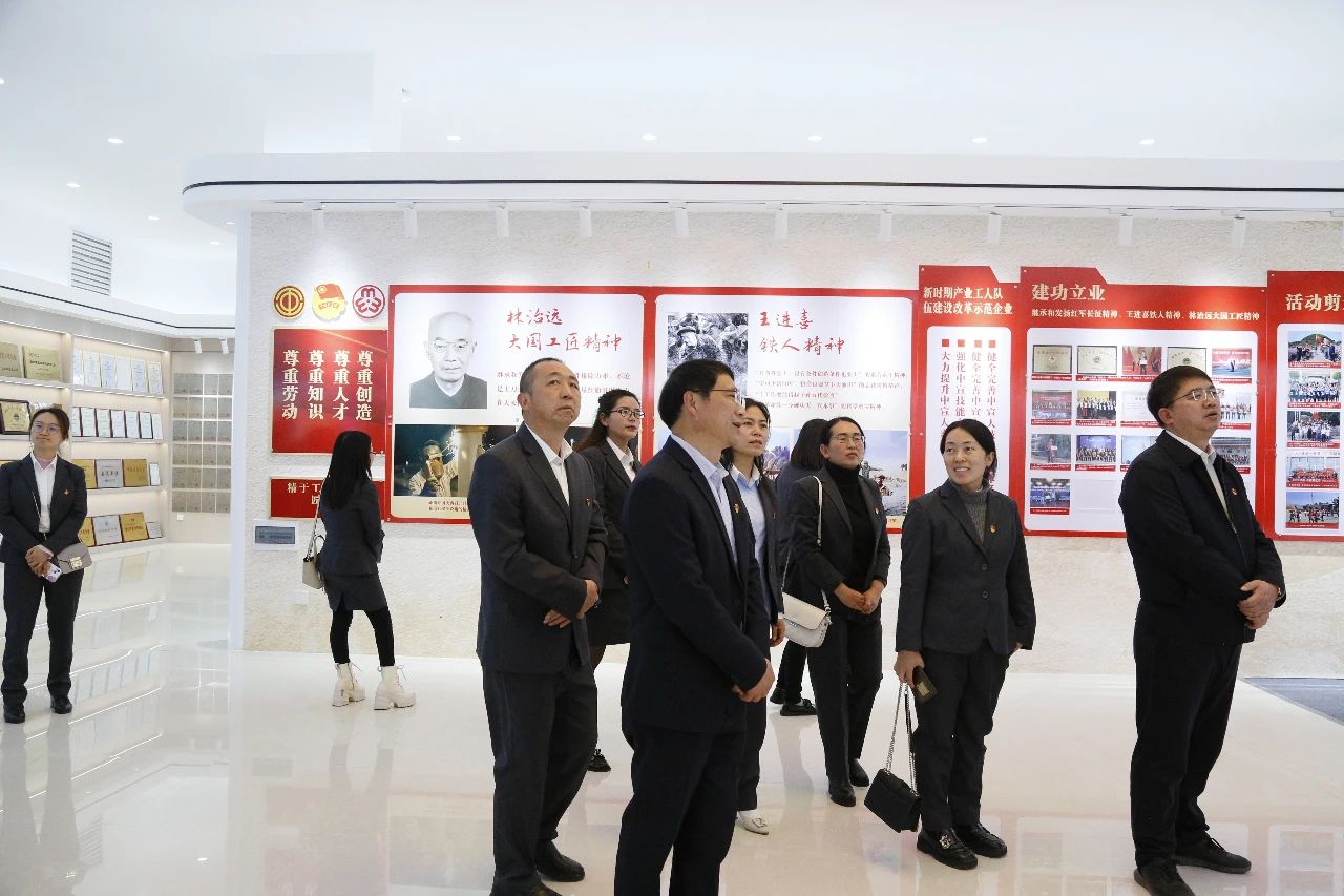 中共宣威市醫(yī)保局黨組與公司黨支部聯(lián)合舉辦“送法進(jìn)企業(yè)”主題黨日活動(dòng) 中共宣威市醫(yī)保局黨組與公司黨支部聯(lián)合舉辦“送法進(jìn)企業(yè)”主題黨日活動(dòng)